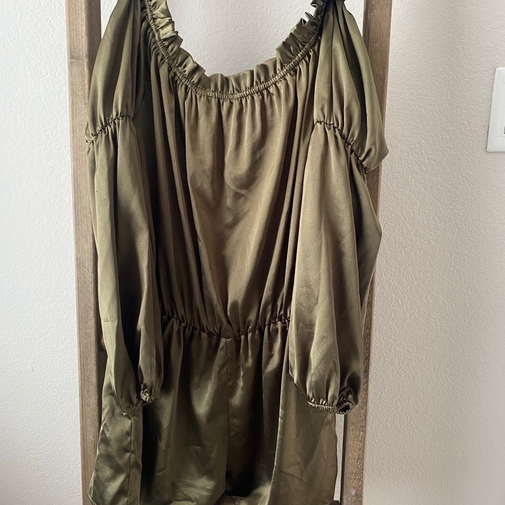 Olive green - off the shoulder jumper - Picture 6 of 7